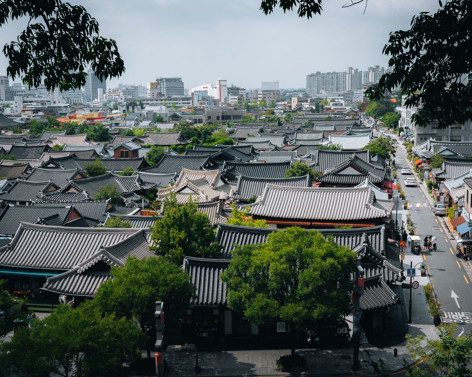 7 Street Foods in Jeonju's Hanok Village You Can't Leave Without Trying
