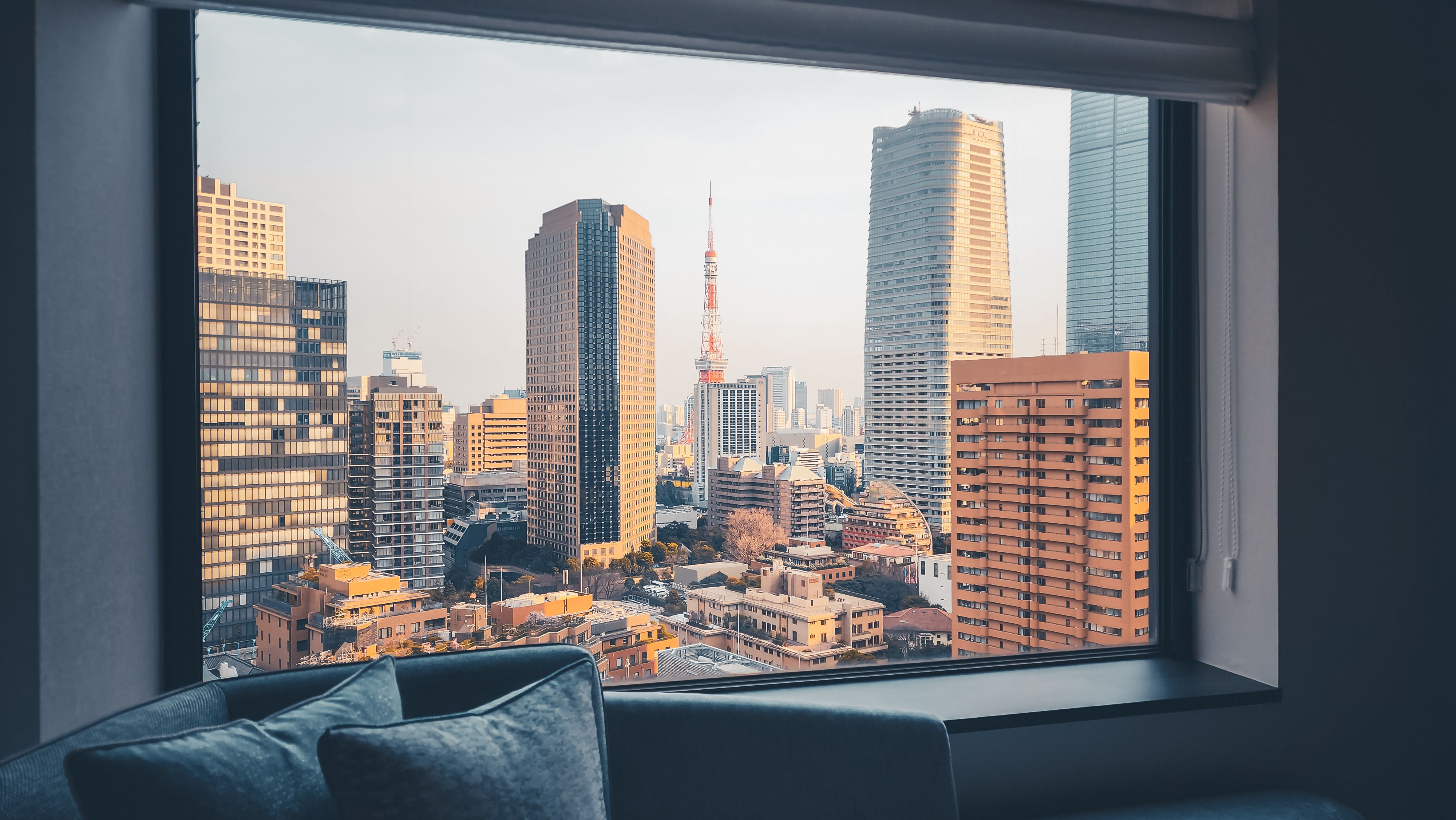 Park Hyatt Tokyo, Floor 52 — What the City Looks Like at 5 a.m.