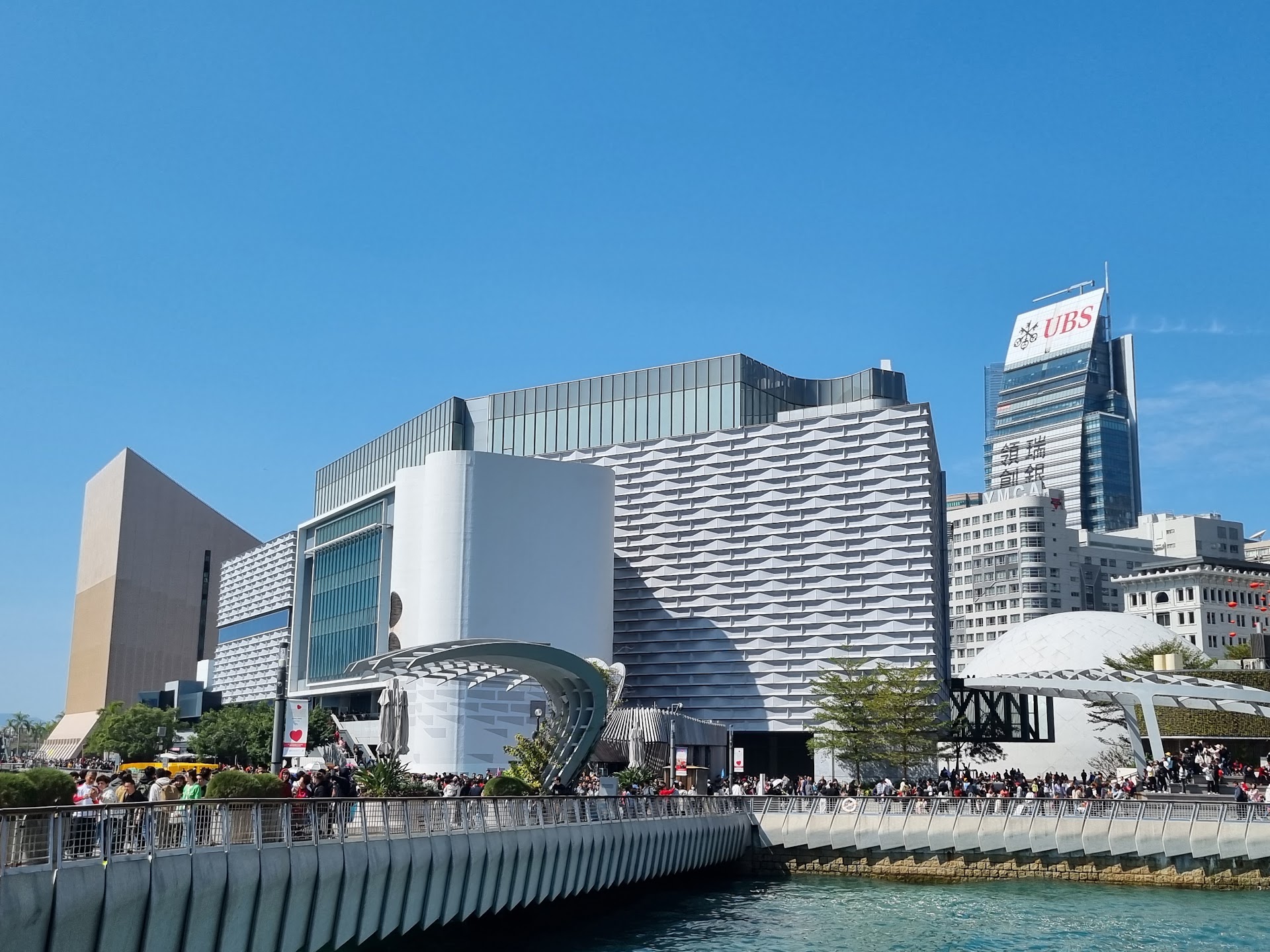 The Peninsula Hong Kong — Harbour Wing at Dawn: Is the Harbour-View Rate Worth It?