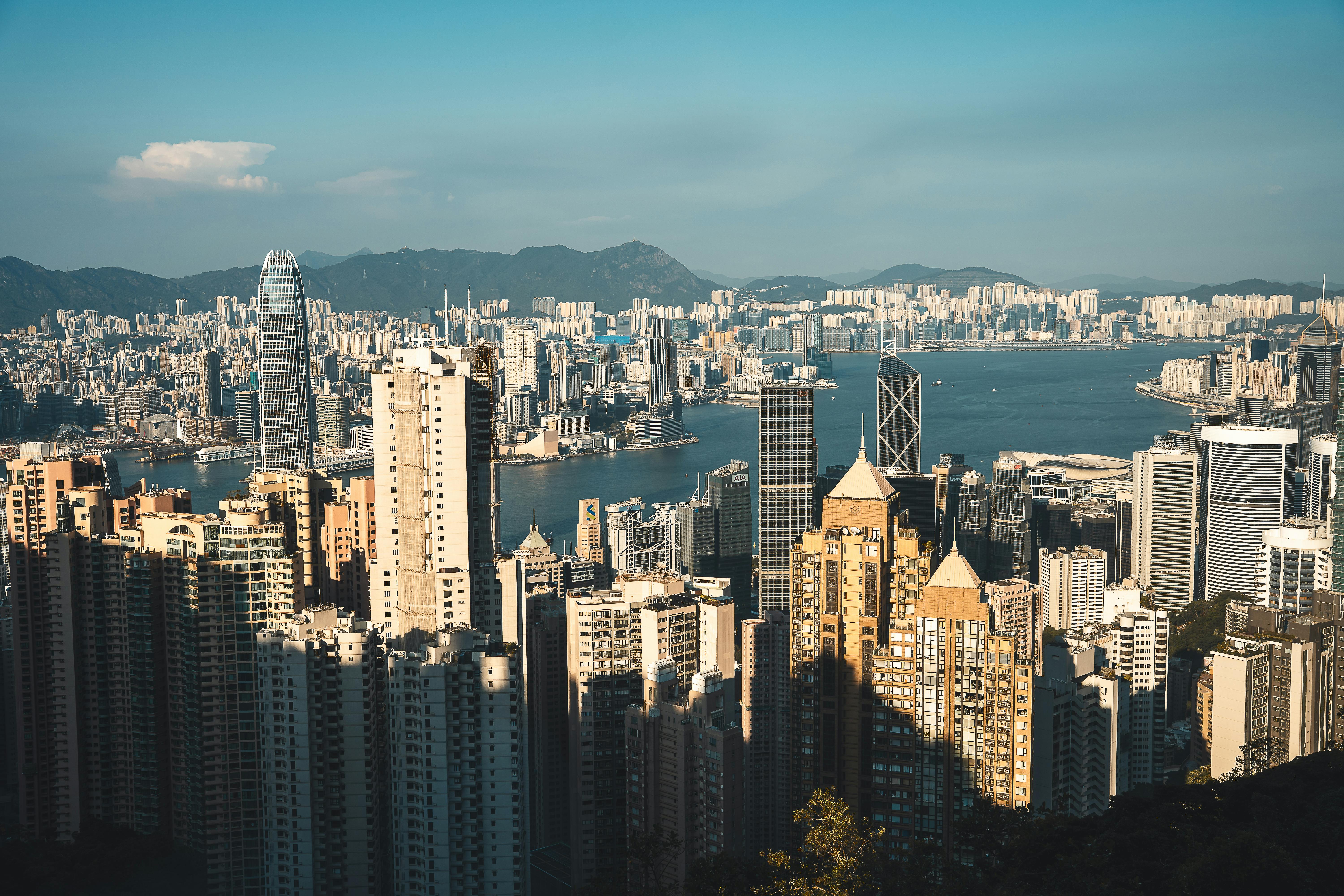 Hong Kong's Harbour-View Hotels: Worth the Rate?