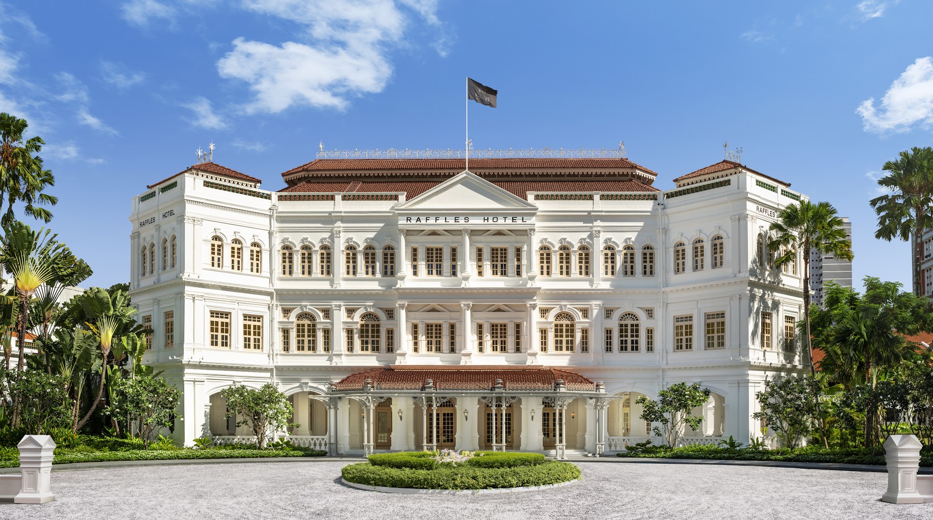 Raffles Singapore at Dawn — Inside a Colonial Suite Before the City Wakes Up