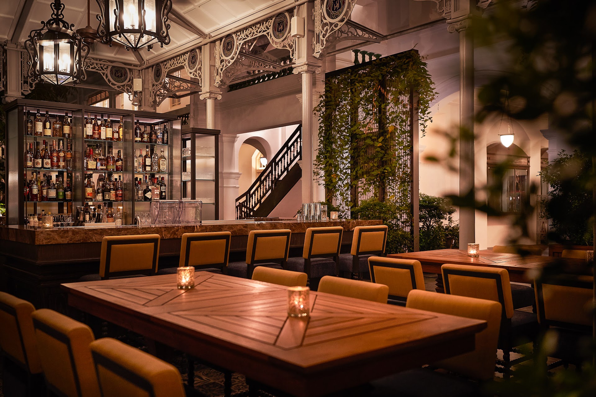 Raffles Singapore at 6 a.m. — What an $800 Colonial Suite Actually Feels Like at Dawn