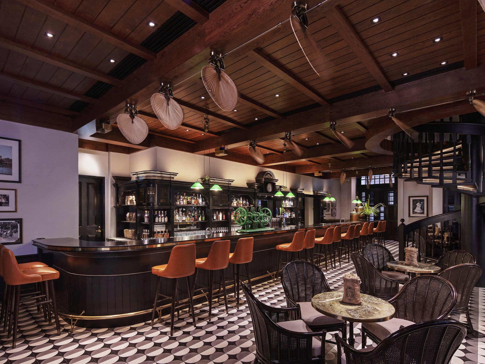 Raffles Singapore at 6 a.m. — What an $800 Colonial Suite Actually Feels Like at Dawn