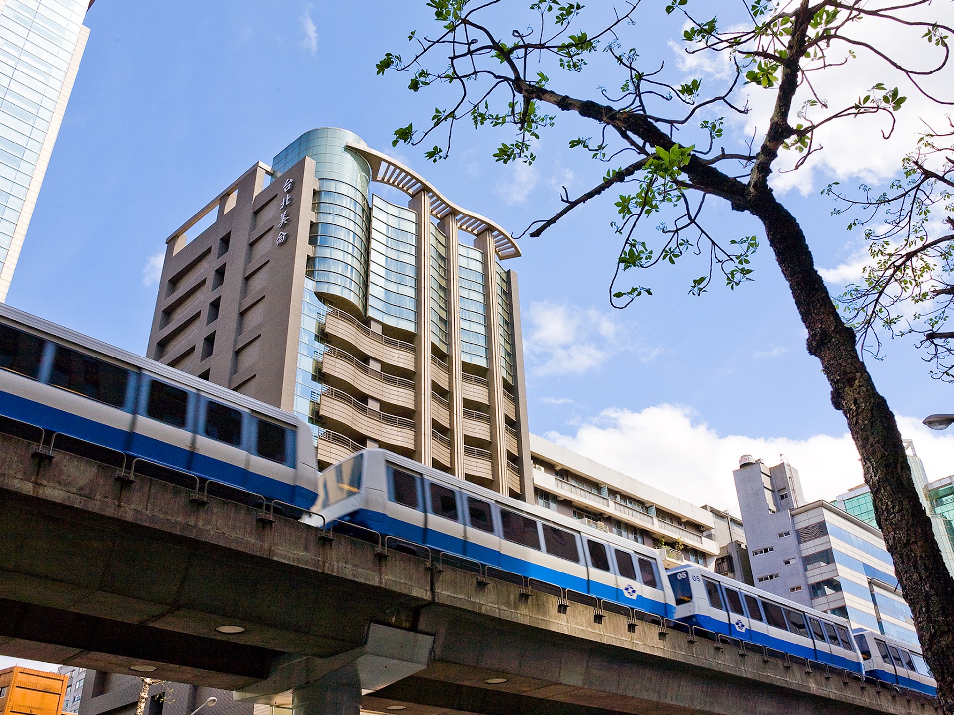 Taipei's Best-Value Hotel With a 101 View: Worth the Rate?