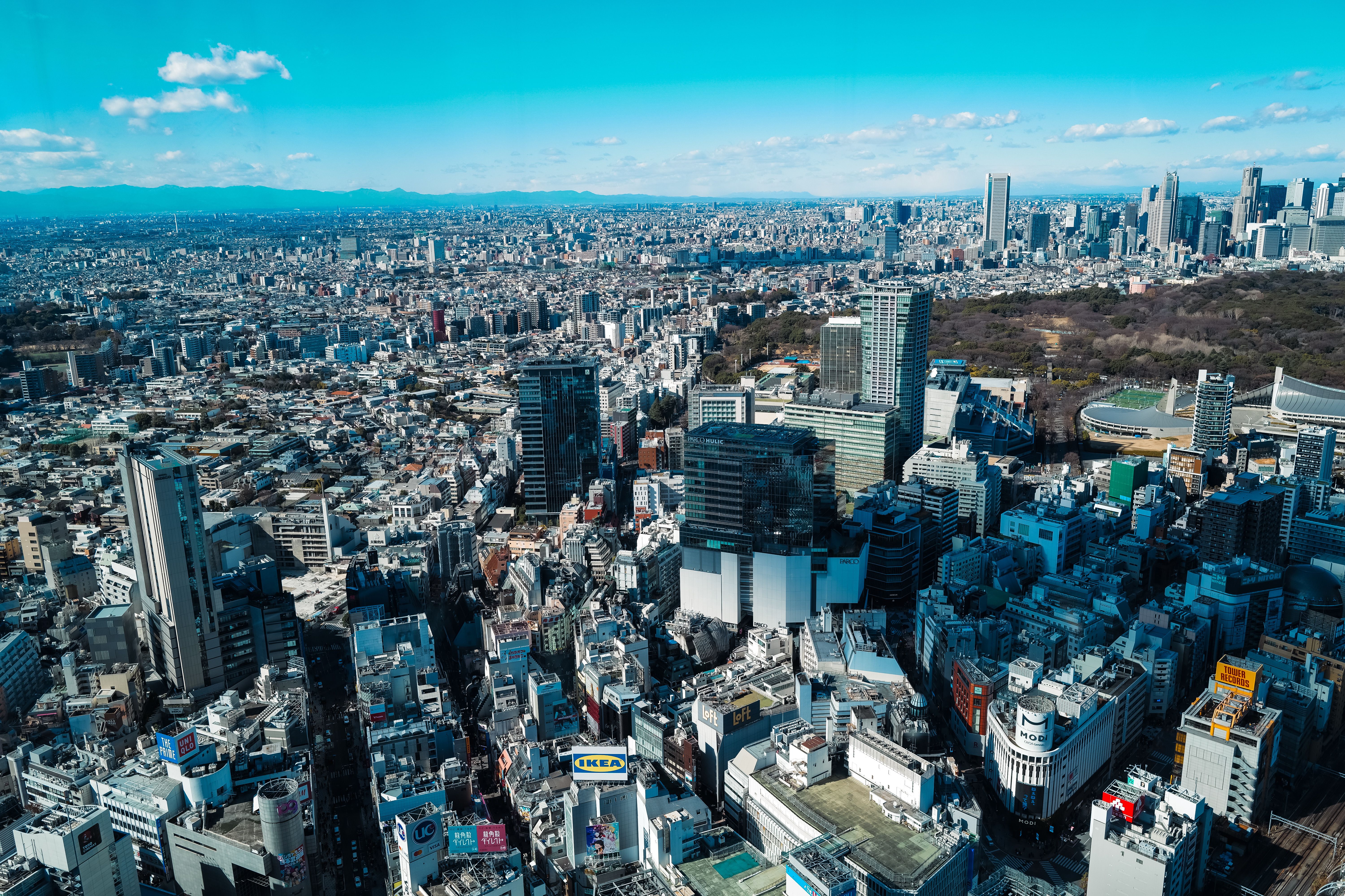 Tokyo's Most Theatrical Check-In: Is the Andaz Shinjuku Actually Worth It?
