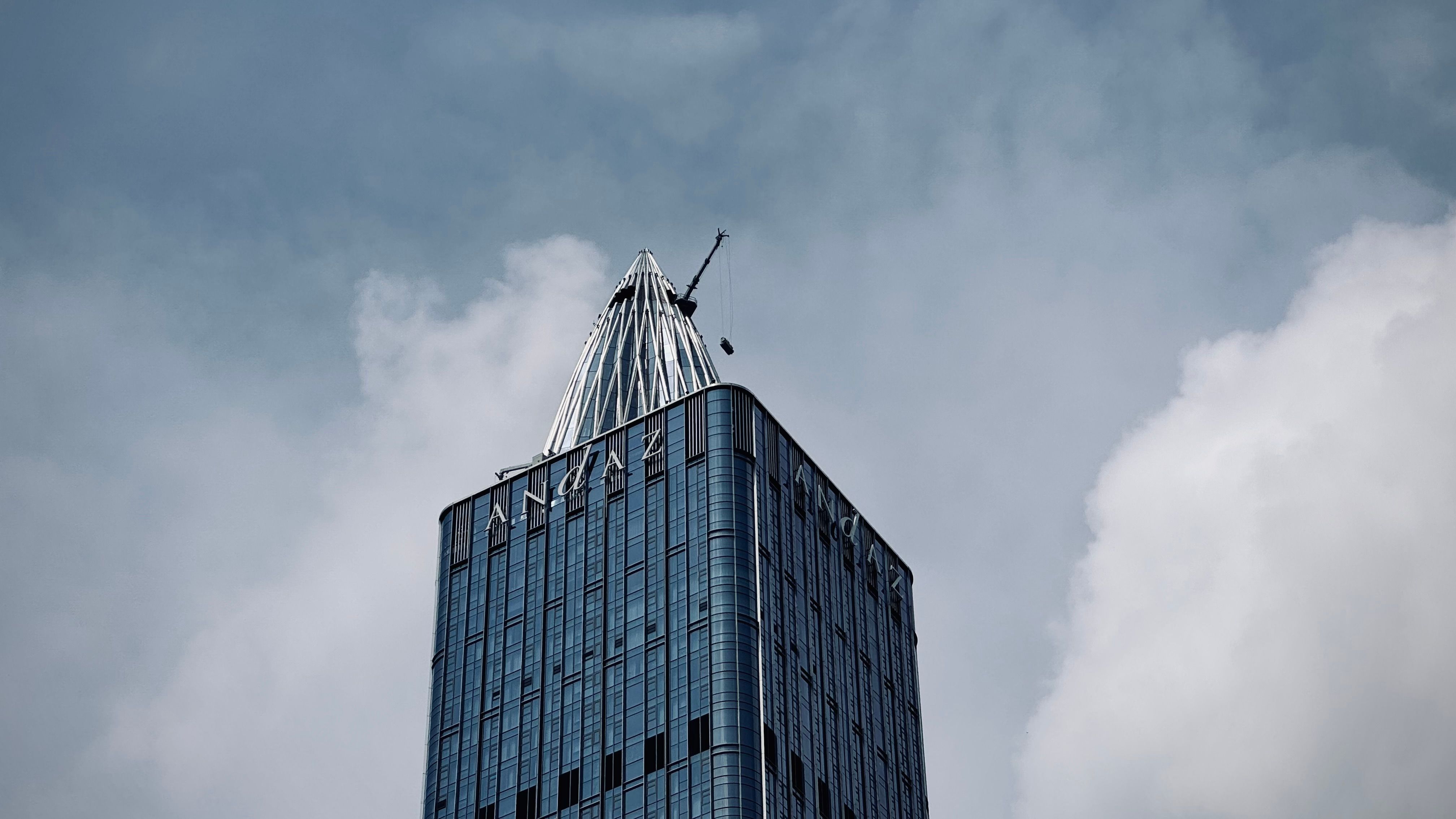 Tokyo's Most Theatrical Check-In: Is the Andaz Shinjuku Actually Worth It?